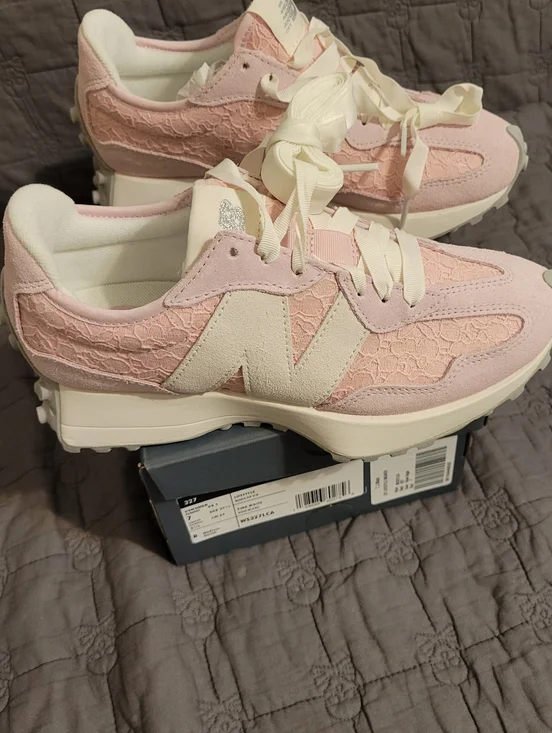 New Balance 327 Women's Pink Lace Accent with 'N' Logo ,size 7.very rare ! - Picture 2 of 15